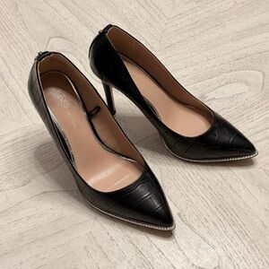 Black Croc Embossed BCBGeneration Pointed Toe Pump Size 7